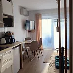 By The River With Terrace, Basen, Sauna, Jacuzzi, Fitness *