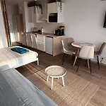 By The River With Terrace, Basen, Sauna, Jacuzzi, Fitness Apartament Dziwnów