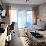 By The River With Terrace, Basen, Sauna, Jacuzzi, Fitness *