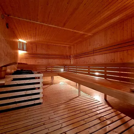 By The River With Terrace, Basen, Sauna, Jacuzzi, Fitness *