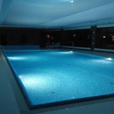 Apartmán By The River With Terrace, Basen, Sauna, Jacuzzi, Fitness *