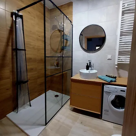 By The River With Terrace, Basen, Sauna, Jacuzzi, Fitness *