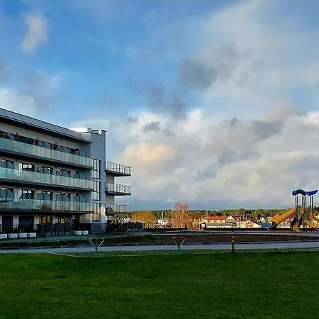 Apartmán By The River With Terrace, Basen, Sauna, Jacuzzi, Fitness *