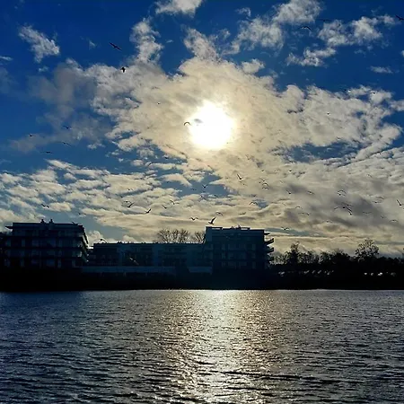 By The River With Terrace, Basen, Sauna, Jacuzzi, Fitness *