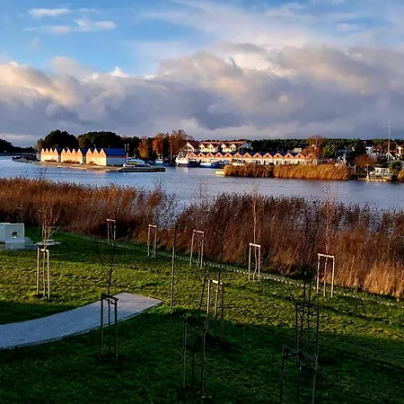 Apartment By The River With Terrace, Basen, Sauna, Jacuzzi, Fitness