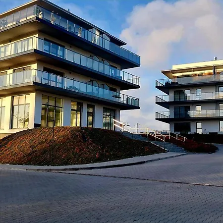 By The River With Terrace, Basen, Sauna, Jacuzzi, Fitness *