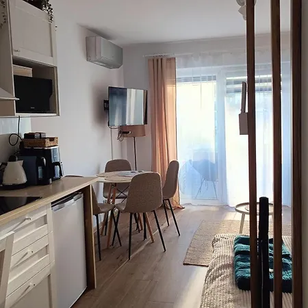 By The River With Terrace, Basen, Sauna, Jacuzzi, Fitness *