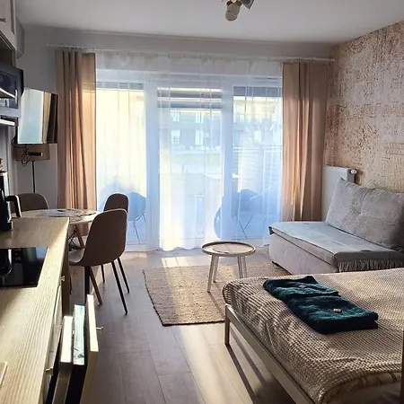 By The River With Terrace, Basen, Sauna, Jacuzzi, Fitness *