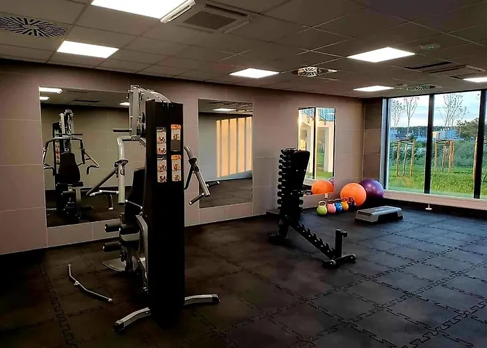 Apartmán By The River With Terrace, Basen, Sauna, Jacuzzi, Fitness *