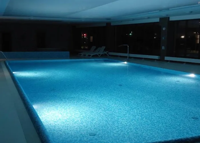 Apartmán By The River With Terrace, Basen, Sauna, Jacuzzi, Fitness *