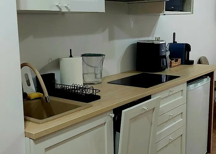 By The River With Terrace, Basen, Sauna, Jacuzzi, Fitness Apartmán *