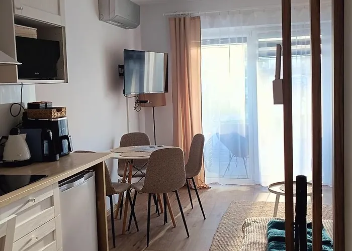 By The River With Terrace, Basen, Sauna, Jacuzzi, Fitness *